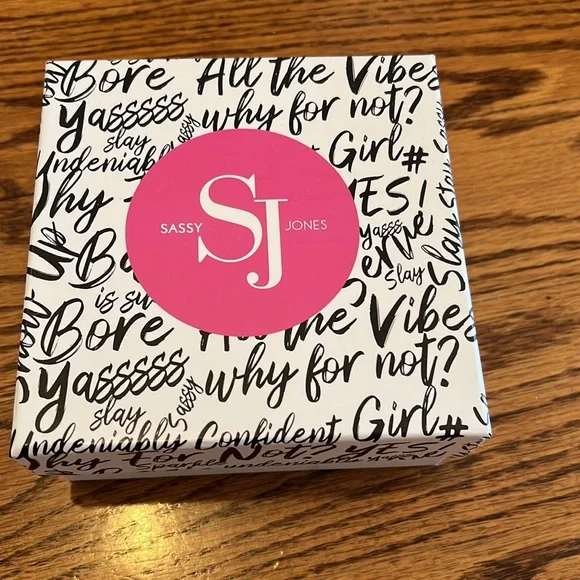 Sassy Jones Tizani Flame Green and Gold Rhinestone Earrings NWT - Picture 2 of 4